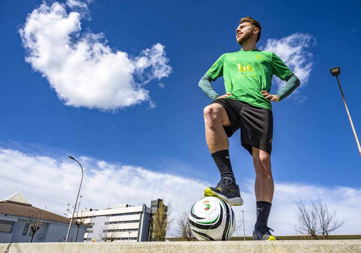 Gerard Fernández es un 'Peque' que está mutando a gigante. Su estado de forma le convierte en uno de los futbolistas más decisivos de la Segunda División.