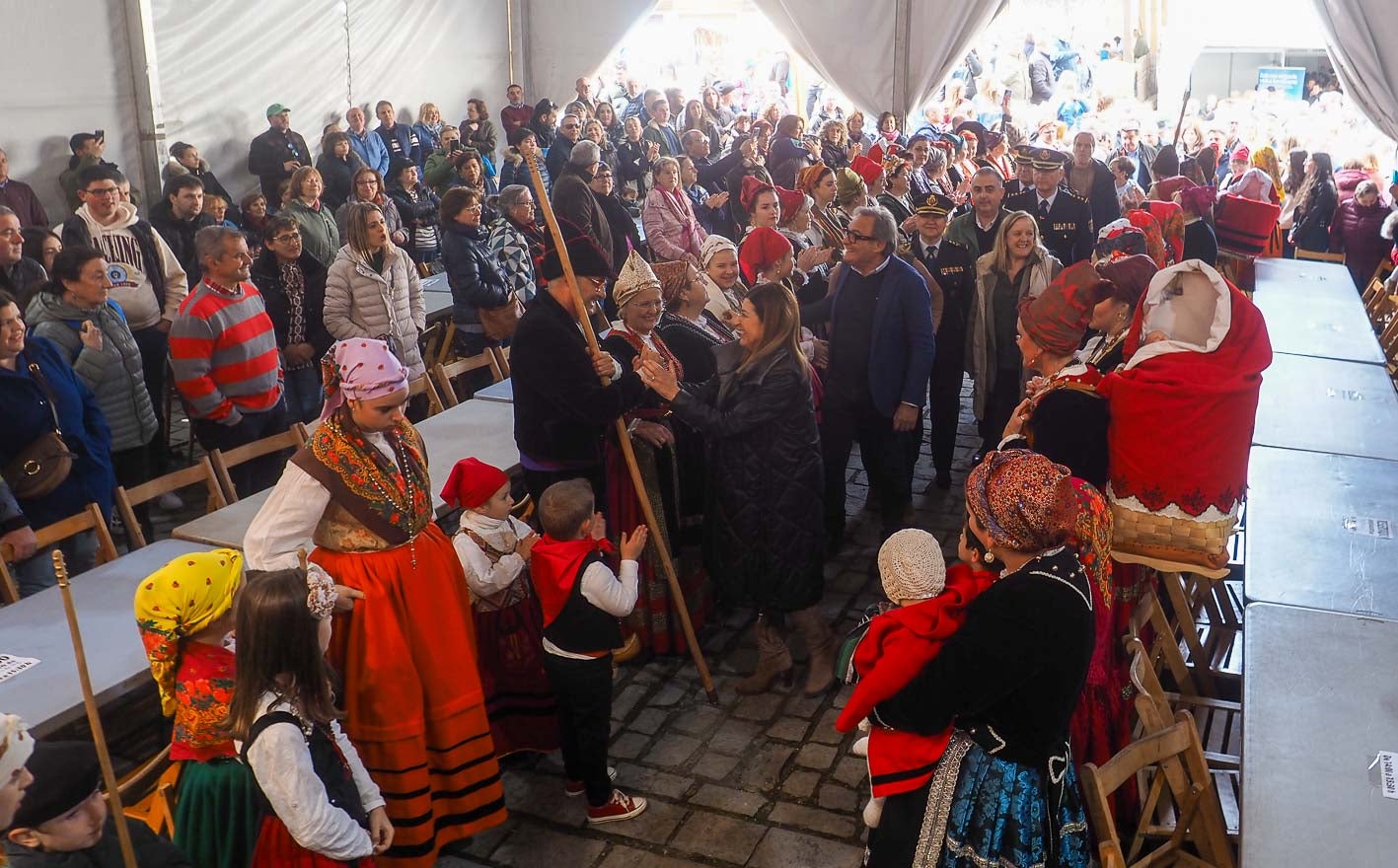 Vega de Pas ha abierto este jueves una nueva edición de la Gran Fiesta del Sobao y la Quesada, que este año se estrena como Fiesta de Interés Turístico Regional.