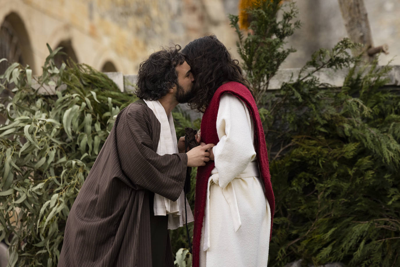 Momento del beso de Judas a Jesús de Nazaret.