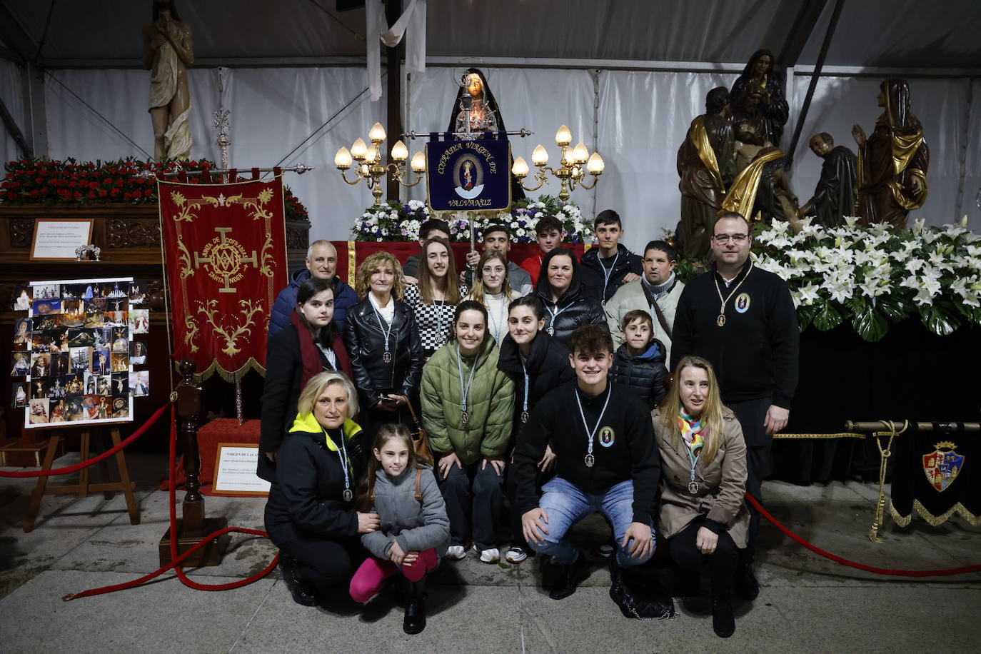 Miembros de la Cofradía Virgen de Valvanuz.