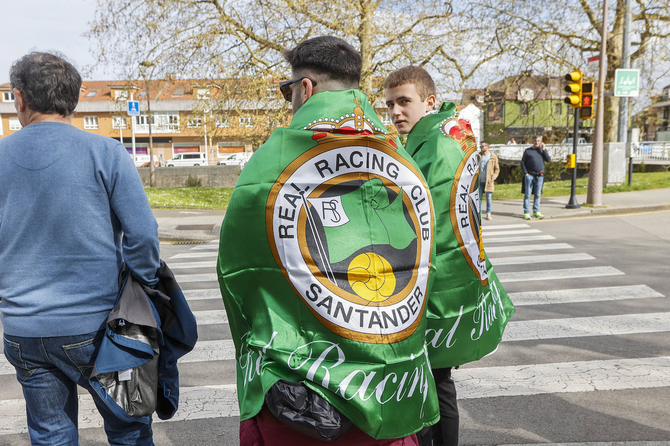 Luciendo los colores del Racing por Gijón.