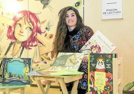 La escritora Susanna Isern, en la exposición '¡Toc! ¡Toc! 50 Años de Álbum Ilustrado', celebrada hace dos años en la Biblioteca Central.