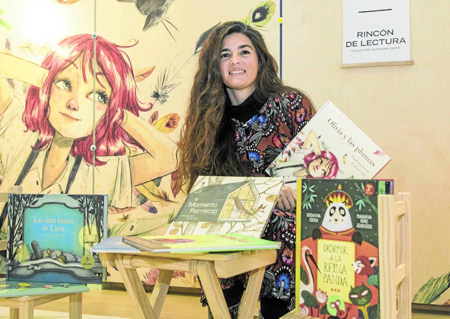 La escritora Susanna Isern, en la exposición '¡Toc! ¡Toc! 50 Años de Álbum Ilustrado', celebrada hace dos años en la Biblioteca Central.