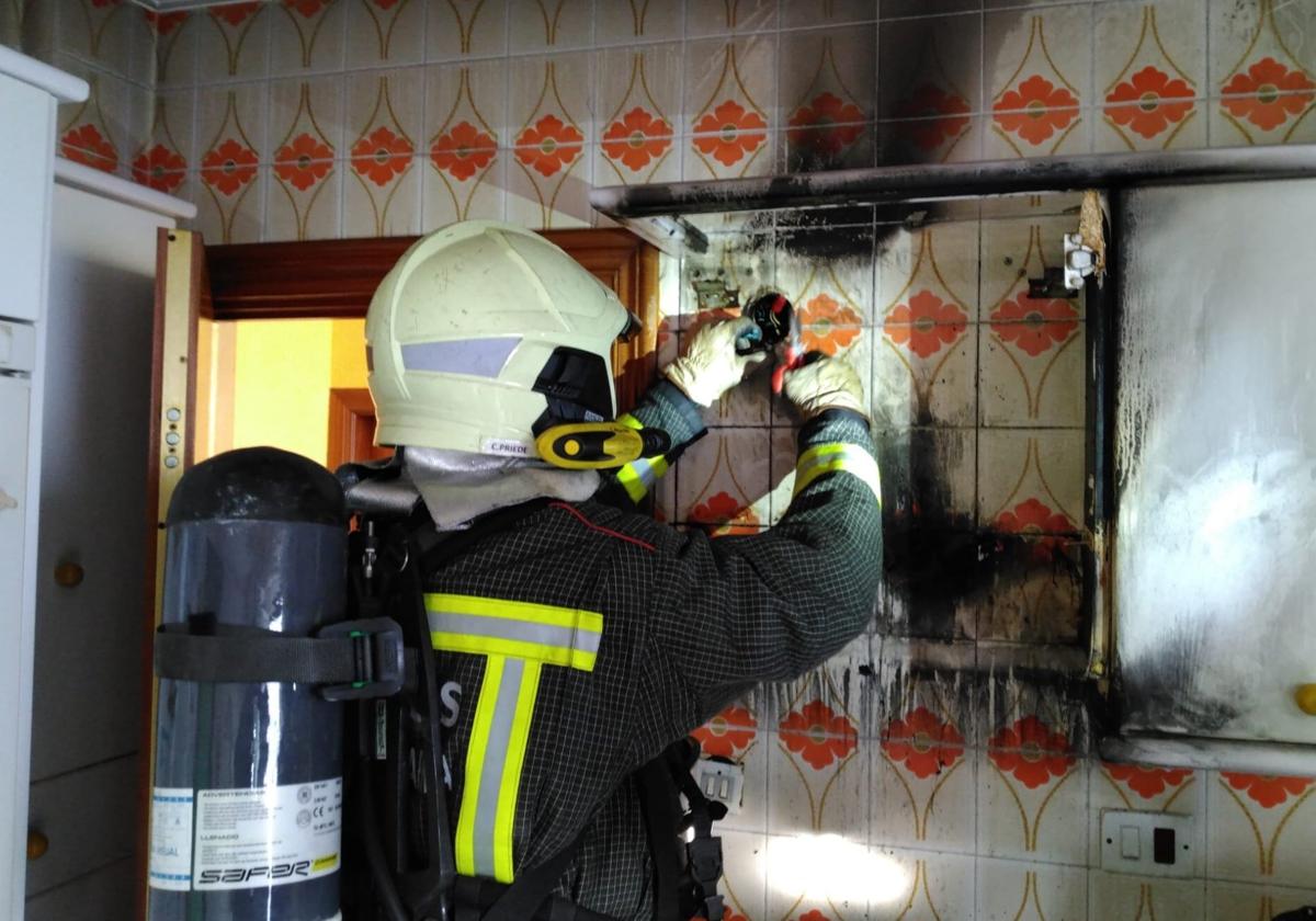 Imagen de la cocina donde se desató el fuego.