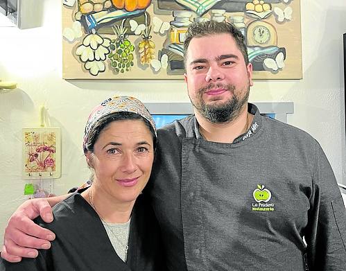 Mónica Calderón y Borja Mier son los propietarios de La Pradera y ambos son cocineros.