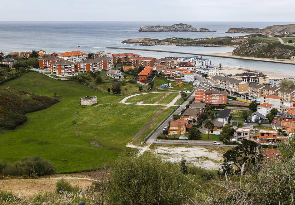 En la zona de La Bárcena, en Suances, están proyectadas 490 viviendas junto al que será el nuevo funicular y a pocos metros de la playa.