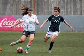 Cris controla el balón ante una rival del Balears.