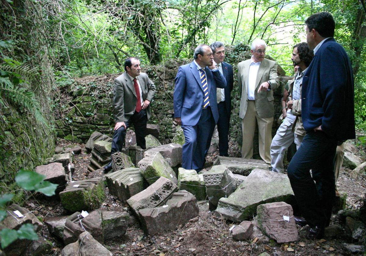 Alberto Alcubilla (segundo por la derecha) en la visita del entonces consejero López Marcano, Pérez Tezanos, Morais y Justo Barreda en 2006.