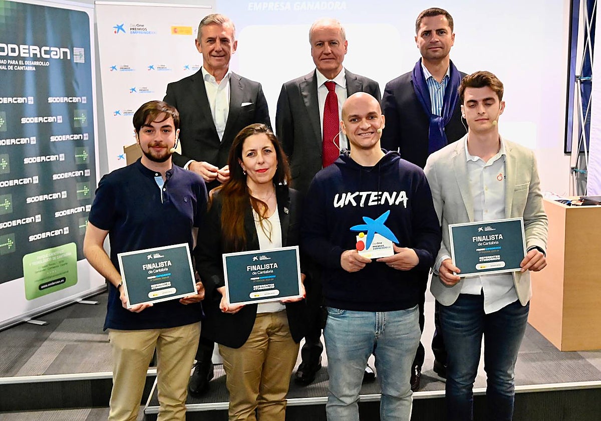 De izquierda a derecha: Juan Pedro Badiola, director territorial de CaixaBank; Eduardo Arasti, consejero de Industria; Borja Cabezón, consejero delegado de Enisa. Fila inferior: José Manuel Colsa, CEO de Vamos Rural; África Álvarez, CEO de Optimun Grade Response; Rafael Wanderley, Ceo de Utkena; y Pablo Sánchez, CEO de Suntropy