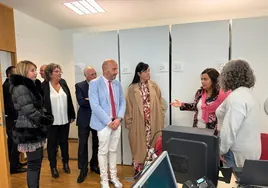 Miembros de la Corporación pejina han acompañado a la Consejera de Inclusión Social en su visita a las nuevas instalaciones.