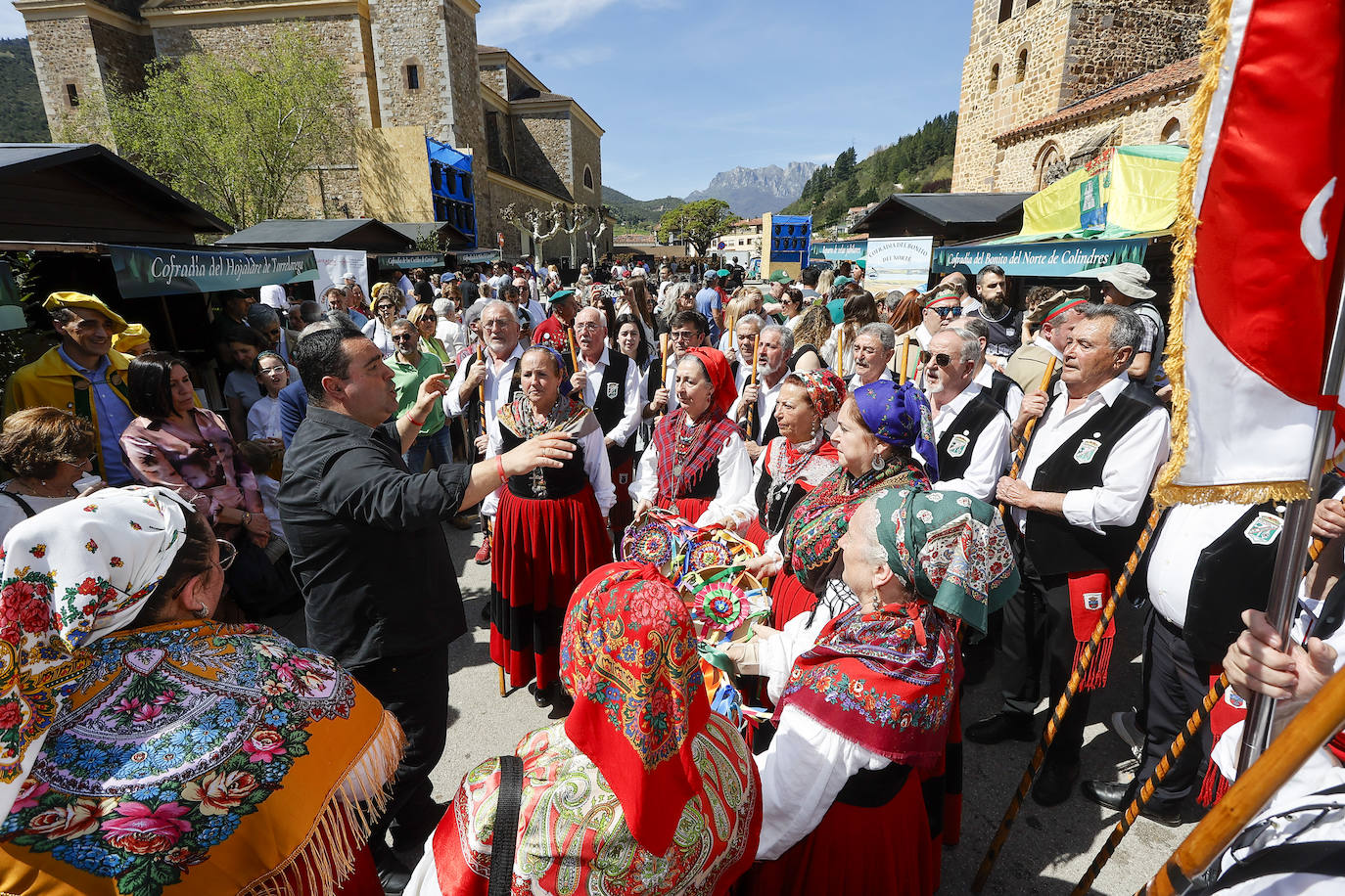 Durante la jornada gastronómica no faltaron las canciones lebaniegas.