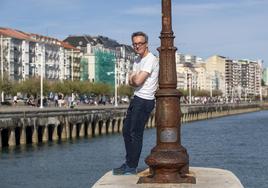 José María Lassalle, ayer en el muelle del Palacete del Embarcadero, durante una de sus visitas temporales a Santander.