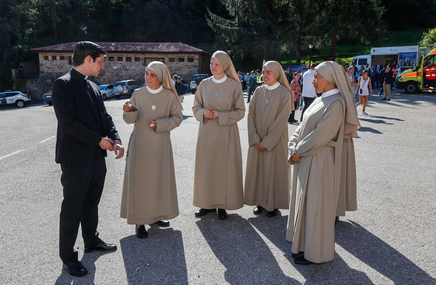 Un grupo de monjas, antes de comenzar la misa de las 12.00 horas. 