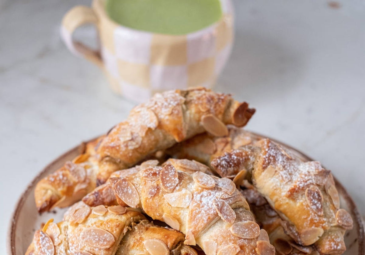 Unos deliciosos croissant rellenos de crema de pistacho.