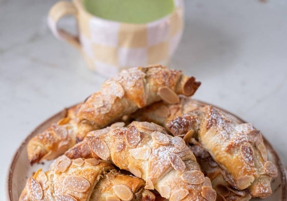 Unos deliciosos croissant rellenos de crema de pistacho.