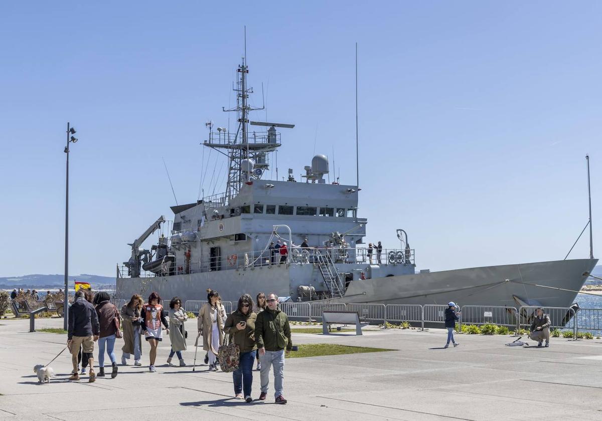 El patrullero Atalaya, atracado ayer en el santanderino muelle de Gamazo.