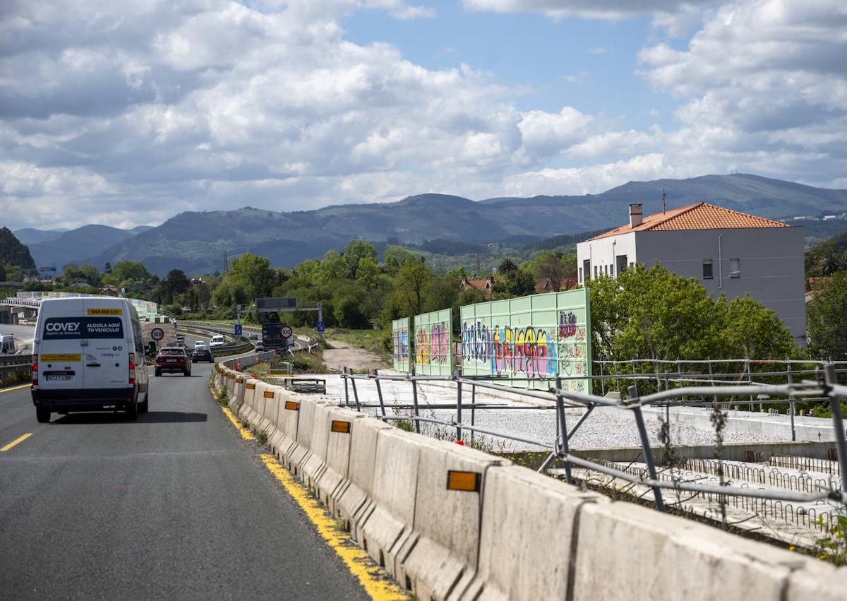 Imagen secundaria 1 - 1. Algunos puntos se han modificado ya. | 2. El tráfico circula más lento por la zona.