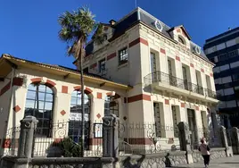 Casa de Cultura Doctor Velasco de Laredo.