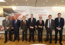 Por la izquierda, Íñigo Noriega, Fernando García Andrés, Manuel Iturbe, Luis Ángel Agüeros, Salvador Marín, Ignacio Pérez y Jesús Lastra.