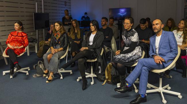 En primera fila, las diseñadoras Trinidad Castillo, Mercedes Veites, Patricia Martín y Cantia Aparicio, junto al director de Moda Norte, José Luis Callejo.