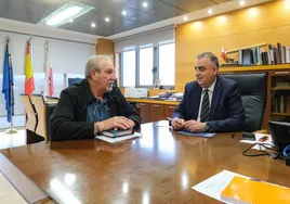 Agustín Pernía y Roberto Media en el despacho de la consejería.