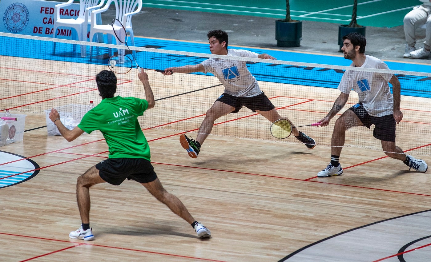 Alejandro Juárez y Daniel Fernández, de la Universidad Europea del Atlántico, en su partido ante representantes de la Universidad Autónoma de Madrid.