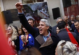 Pablo Zuloaga aclama al presidente en Ferraz.