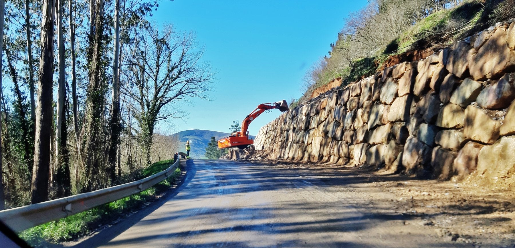 Fomento dará continuidad a la mejora de la carretera que cruza el valle de Anievas.