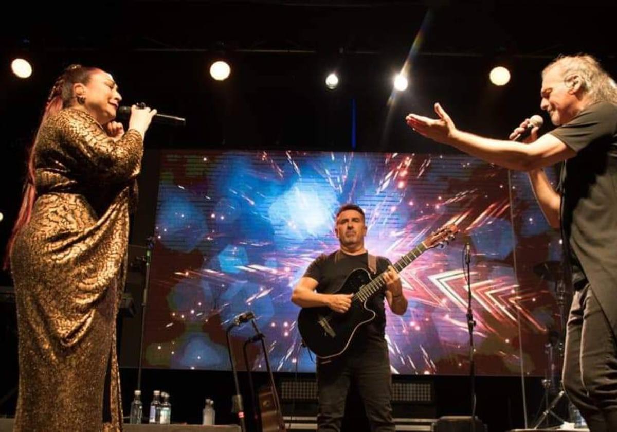 Camela actuó anoche en Escenario Santander con las entradas agotadas desde hace meses.