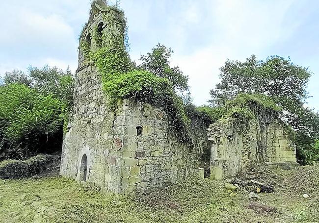 Estado en el que se encontraban los restos de la ermita antes de iniciarse los trabajos de consolidación.