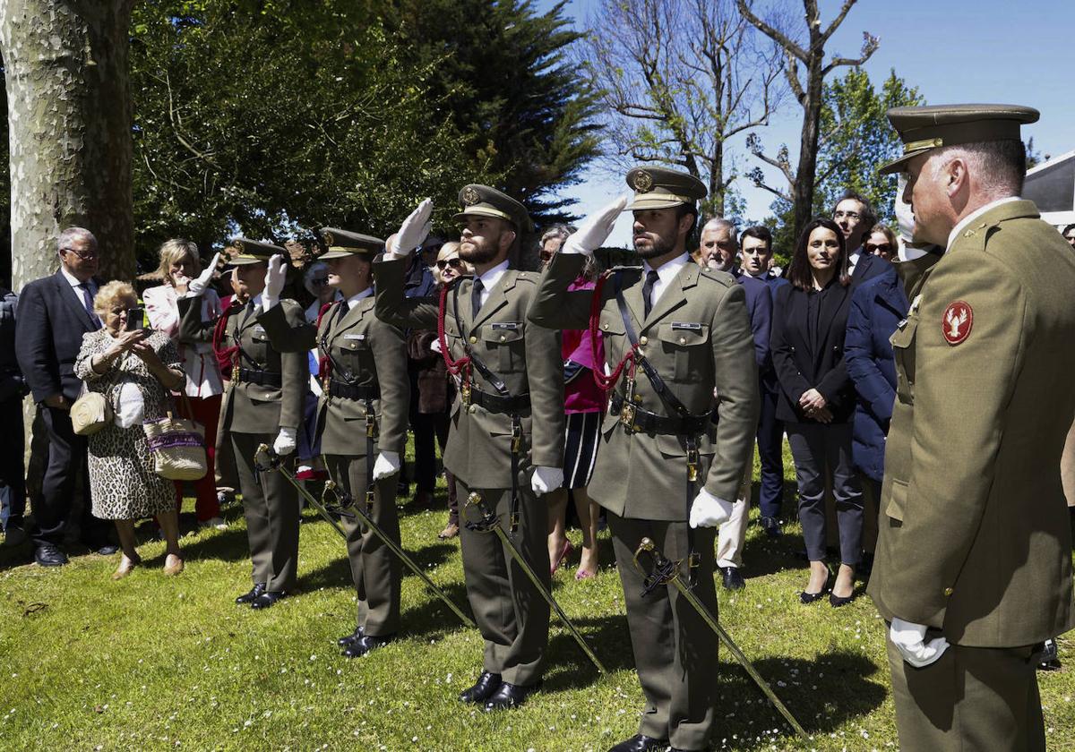 Militares durante el acto celebrado este jueves en Muriedas.