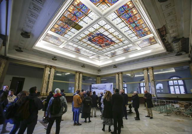 Una de las visitas institucionales al inmueble de Farolas.