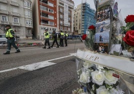 En el lugar donde se produjo el accidente mortal hay colocadas fotografías de la víctima, Bret Elorza.