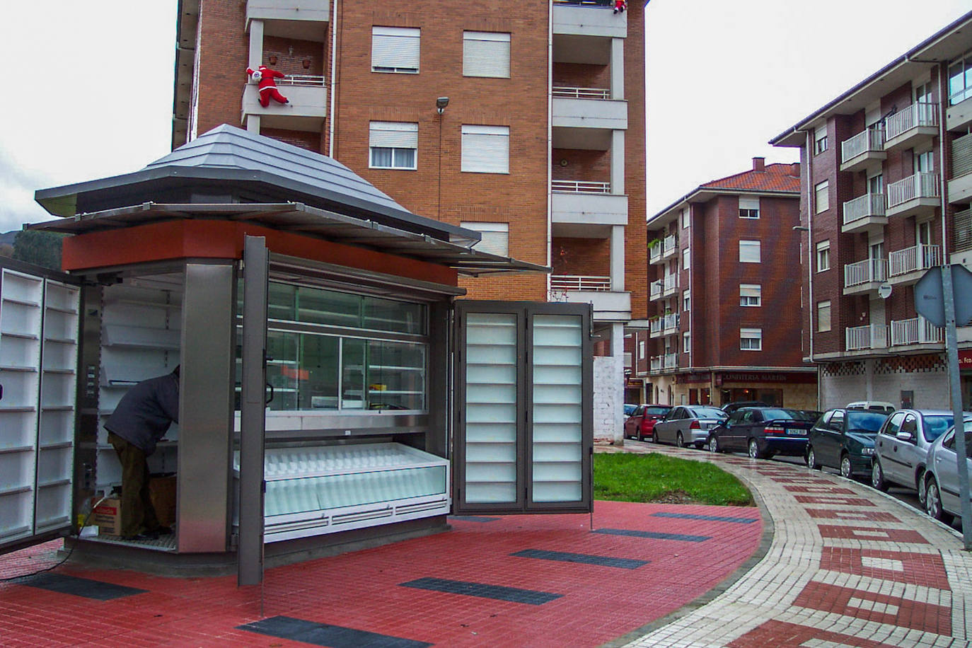 Kiosco Cosío el día del traslado de la Estación a la Avenida Cantabria.