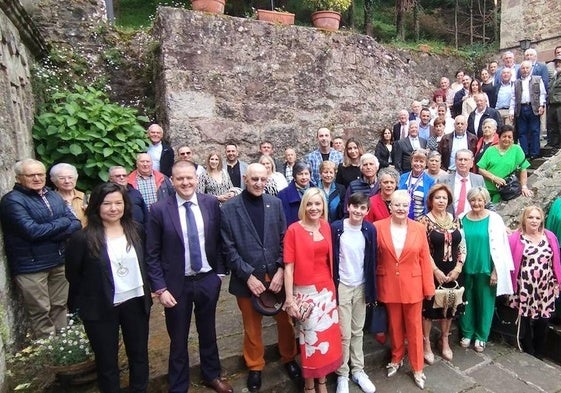 Autoridades, representantes vecinales, amigos y simpatizantes se reunineron en Las Caldas para el homenaje.