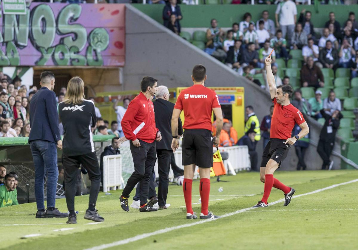 El Racing recurrirá la expulsión de Íñigo