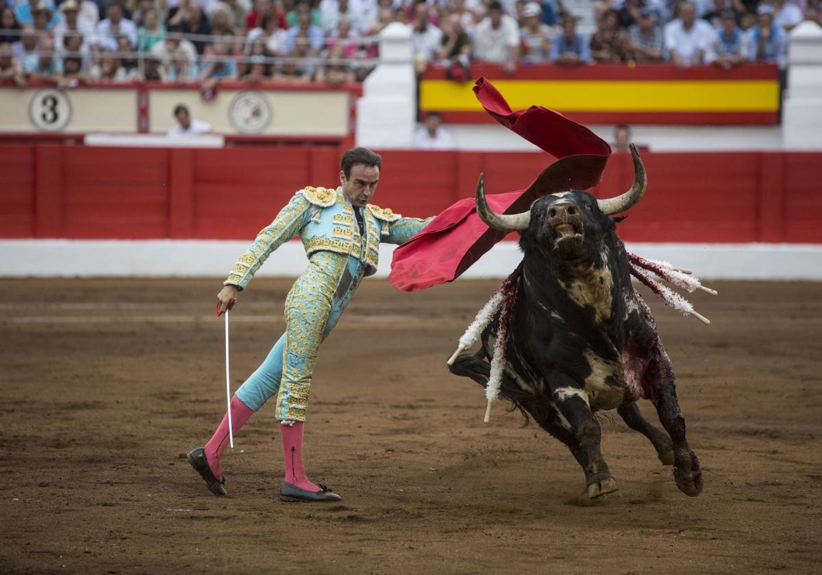 Enrique Ponce, en 2018 en el coso de Cuatro Caminos de Santander. Aquella tarde salió por la puerta grande junto a El Juli y Ginés Marín.