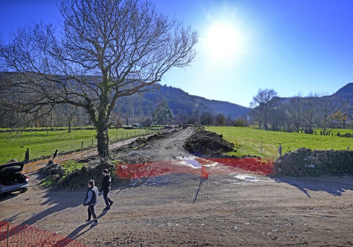 Obras en el río Saja a la altura de Ontoria.