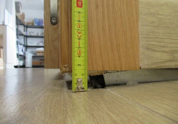 El suelo del consultorio de Boo de Piélagos ha descendido varios centímetros.