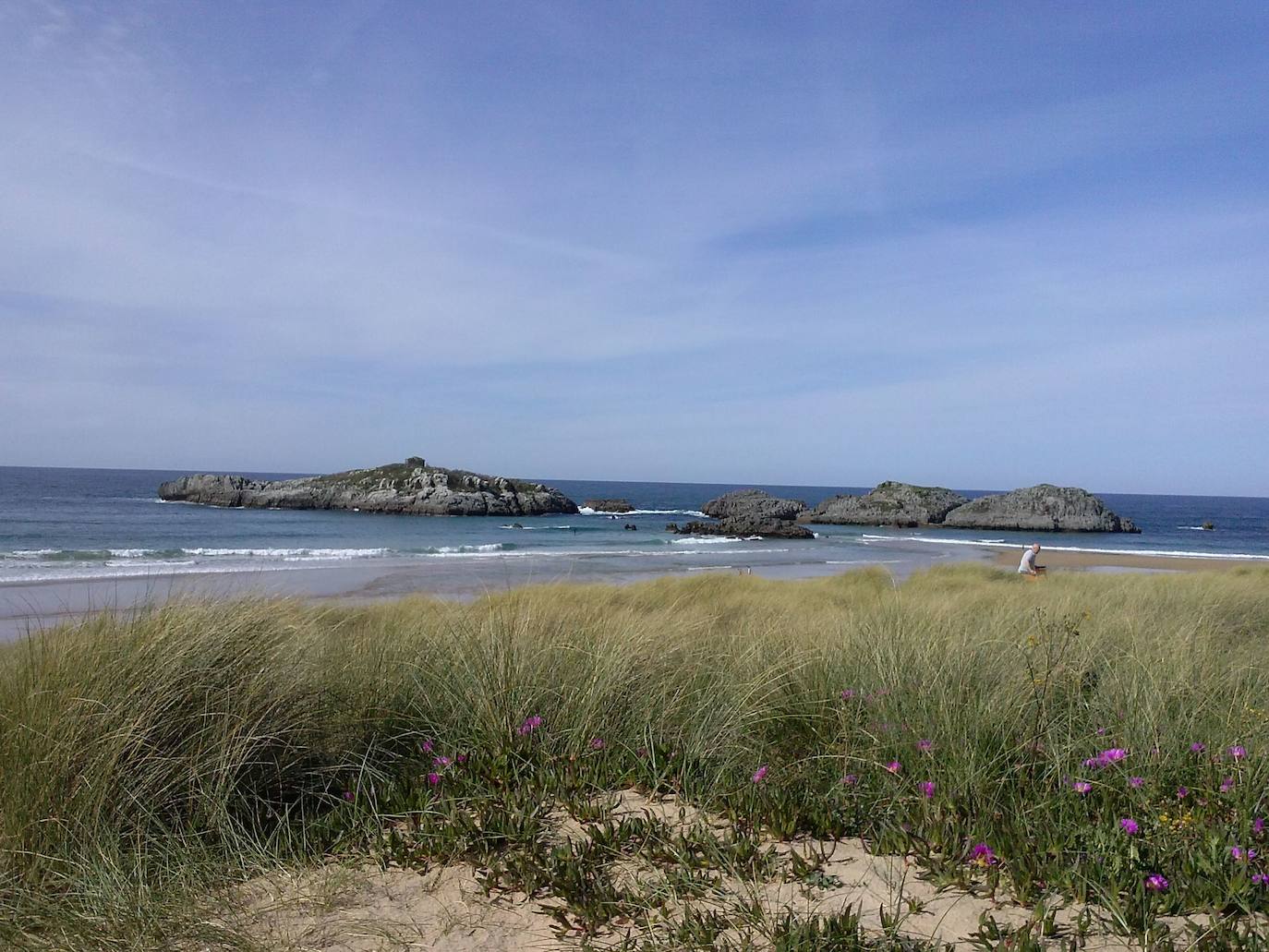 Otra imagen de la Playa de Ris, en Noja, tomada desde las dunas