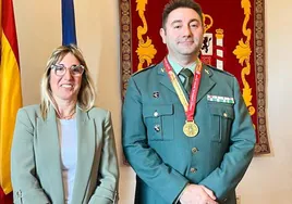 El sargento, esta mañana con la delegada del Gobierno en Cantabria.