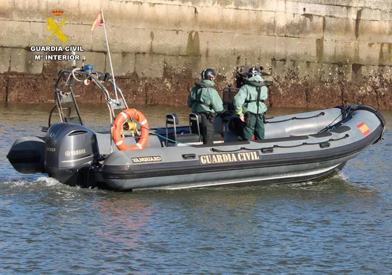Imagen de archivo de agentes del servicio marítimo de la Guardia Civil.
