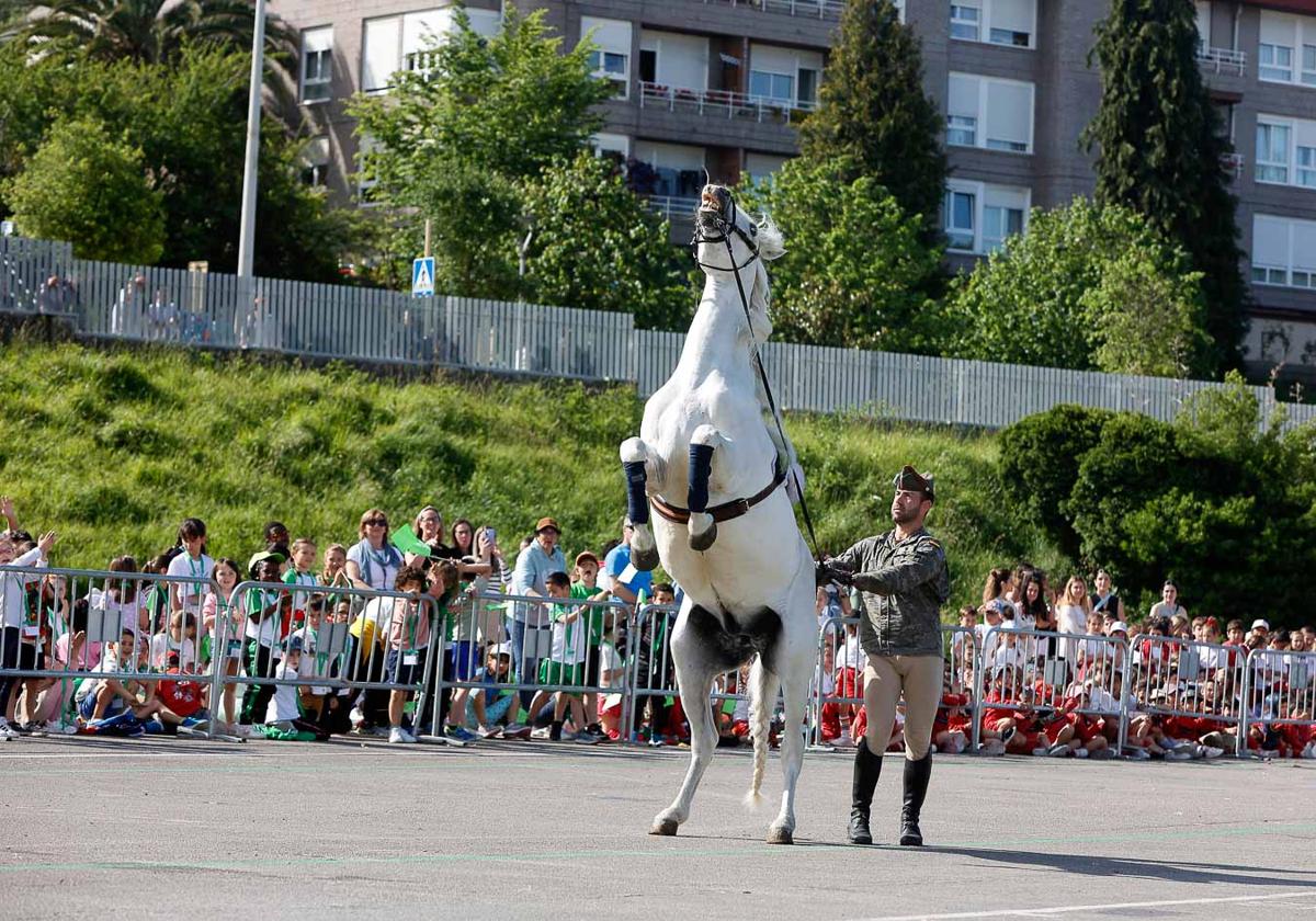 Imágenes de la Guardia Real en Torrelavega