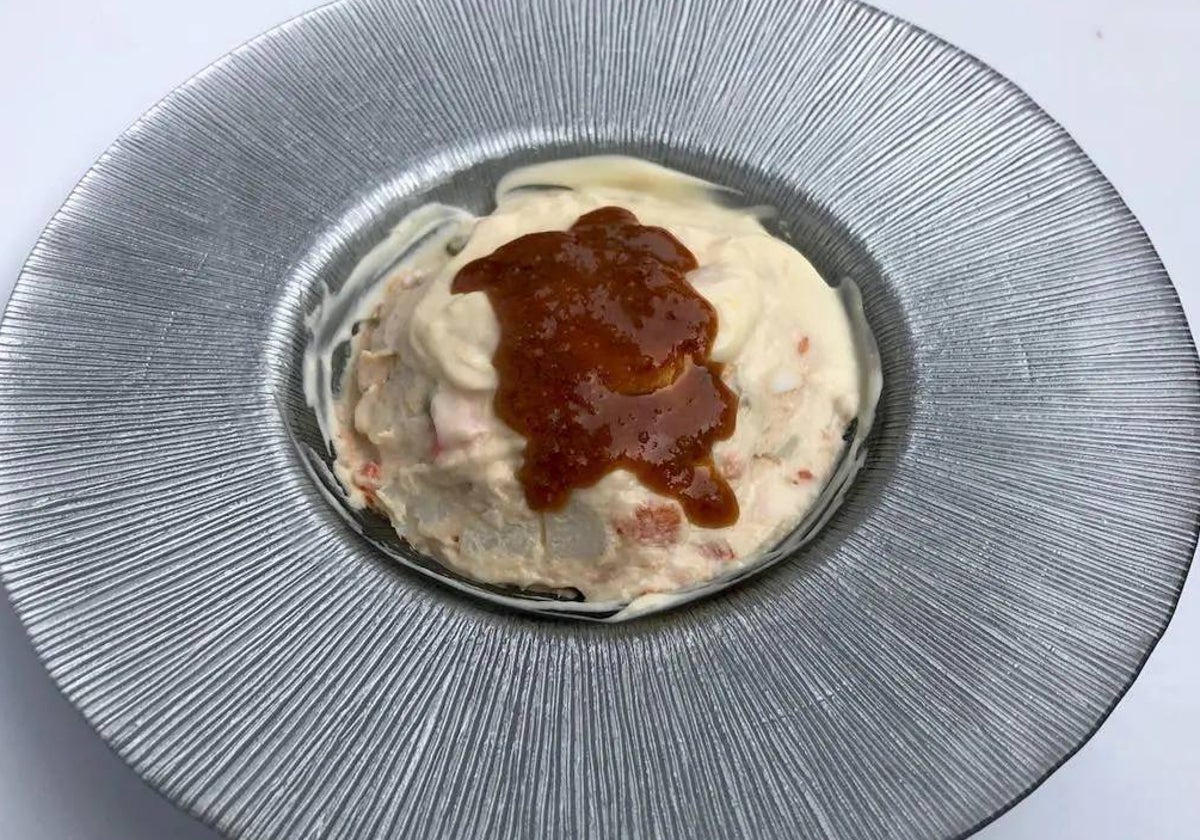 Una ensaladilla con salsa garum.