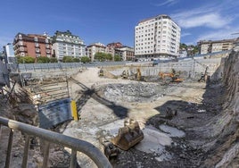 Las retroexcavadoras, los martillos hidráulicos y las micropilotadoras trabajan sin descanso en el solar de Puertochico que albergará la nueva sede del Mupac.