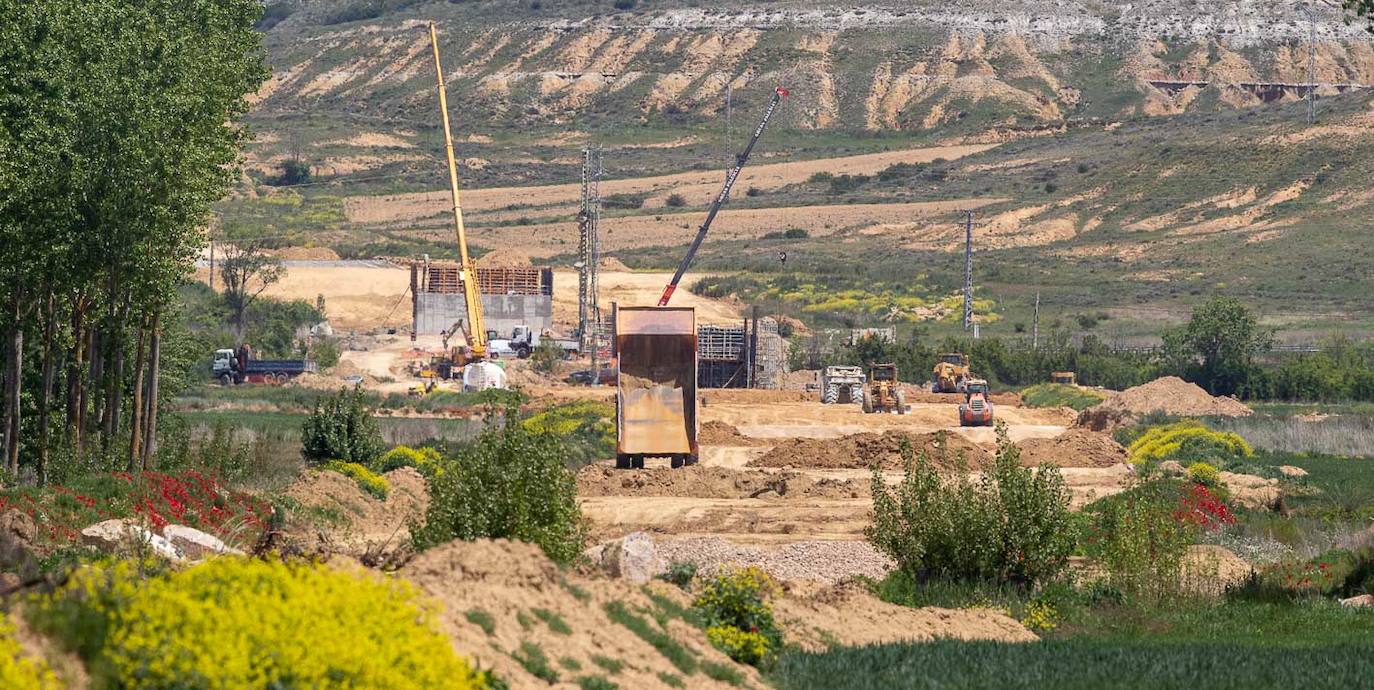 Las máquinas también han estado trabajando en las últimas semanas en el entorno de Monzón de Campos.