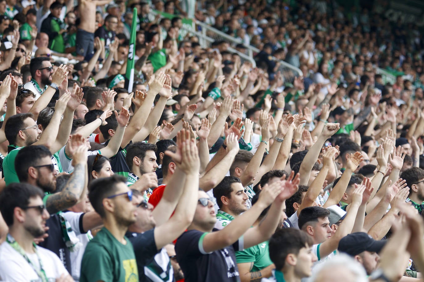 La afición verdiblanca no dejó de animar a su equipo.