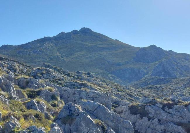 El pico Jascal desde collado la Muda.