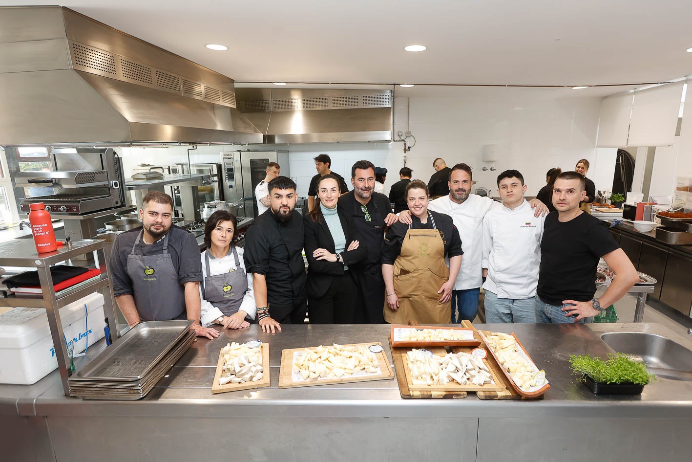 Equipo de cocina y sala que ha participado en el evento. Borja Mier, Mónica Calderón, Kevin Díaz, Elvira Abascal, Toni González, Rafaela Pierobon, Ignacio Solana y Álvaro Obregón.