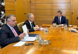 Media, Arasti y Santano, durante la reunión de este martes en Madrid.